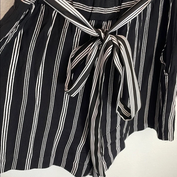 LOFT Black and White Striped Romper Jumpsuit Size Small - Picture 5 of 5